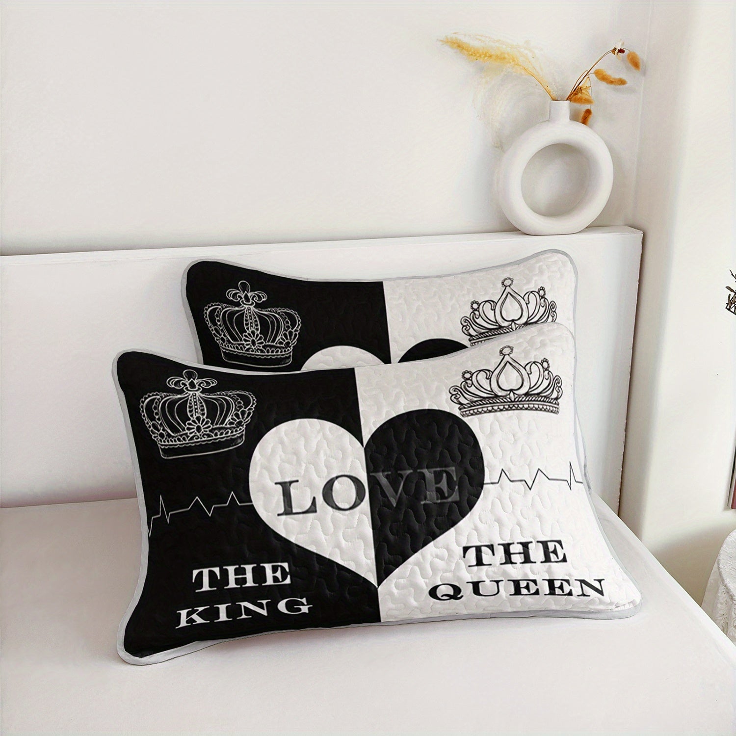 King Queen Love Heart Black White Quilted Duvet Set - Romantic King & Queen Lettering with Hearts & Crowns, Soft Microfiber Comforter & Pillowcases, All-Season Luxury Bedding for Couples, Ideal Gift (1 Comforter + 2 Pillowcases)